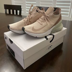 Nike Womens Air Max 270 Flyknit Sneakers